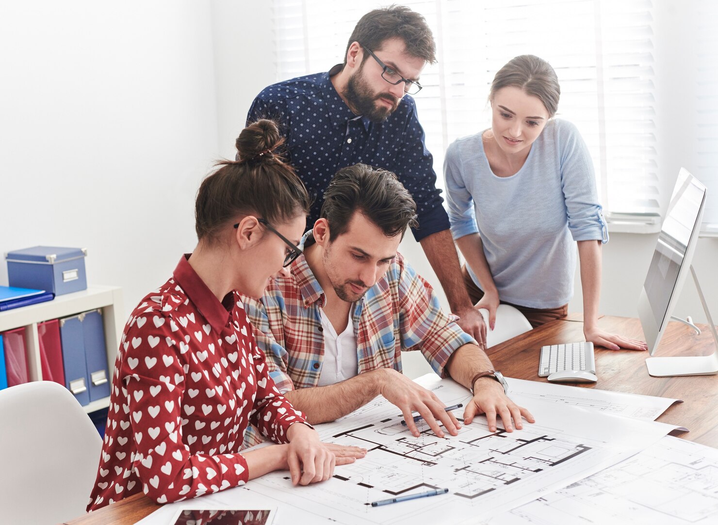 toma ideas companeros trabajo oficina 329181 9625